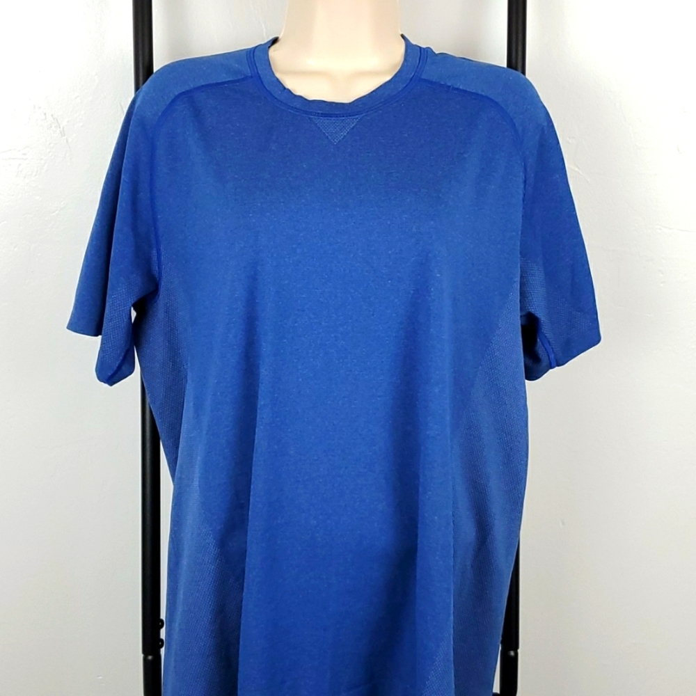 Lululemon athletica blue stretch t-shirt men size M